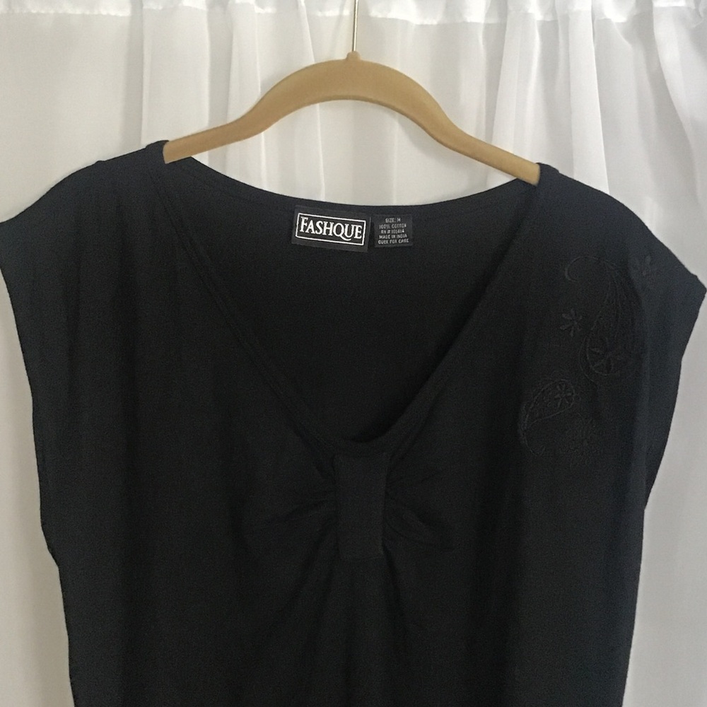 Texture paisley detail knit top